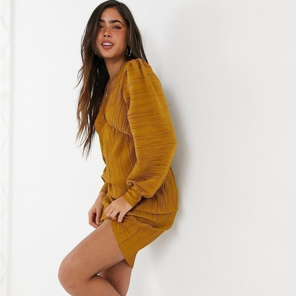 NWT. Vero Moda Small Balloon Sleeve Plisse Dress in Golden Brown . - Picture 3 of 13